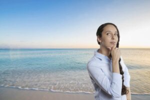 Questo evento unico, che si verifica due volte l’anno tra marzo e giugno, vede il mare ritirarsi temporaneamente