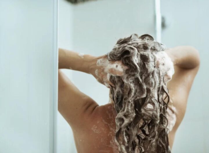Le abitudini personali variano notevolmente: c’è chi si lava i capelli ogni giorno e chi preferisce farlo una volta alla settimana.